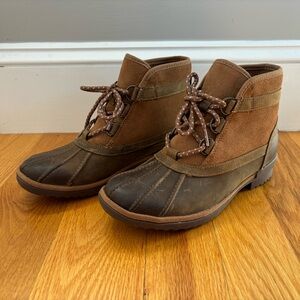 Ugg Greda Duck Boots, size 8, new without tags